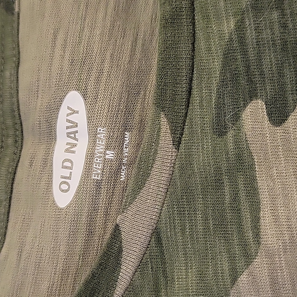NWOT Old Navy camp t shirt size Medium - Picture 2 of 2
